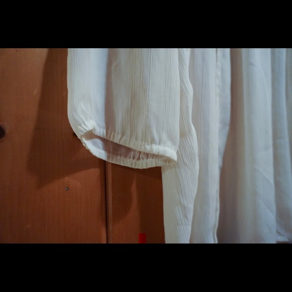 Beautiful Cream Lace Top, Size 2 - Picture 5 of 6